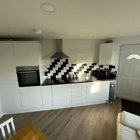 Modern 1 Bed Apartment, 10 Mins To Leeds Centre Apartment *