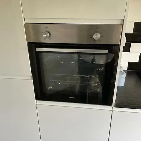 Modern 1 Bed Apartment, 10 Mins To Leeds Centre