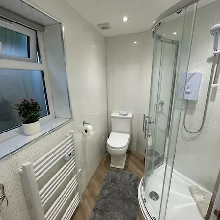 Modern 1 Bed Apartment, 10 Mins To Leeds Centre * Leeds