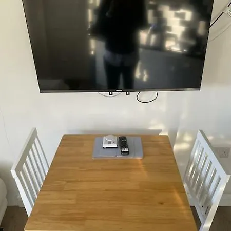 Modern 1 Bed Apartment, 10 Mins To Leeds Centre Apartman