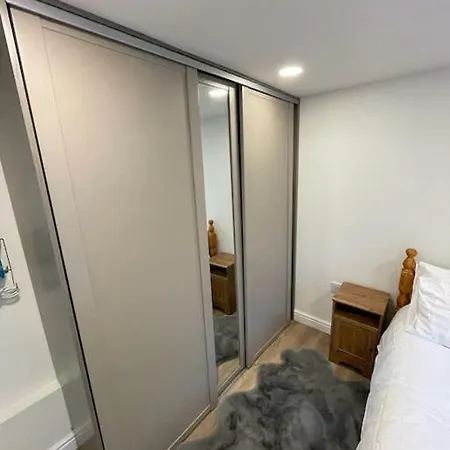 Modern 1 Bed Apartment, 10 Mins To Leeds Centre Apartment
